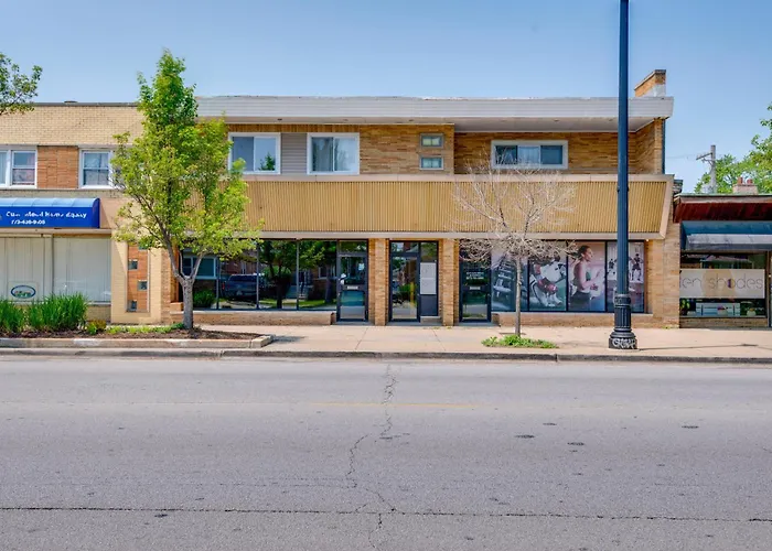 Walk To Train & Bus: Updated * Chicago