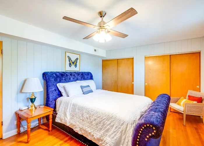 Walk To Train & Bus: Updated Apartment
