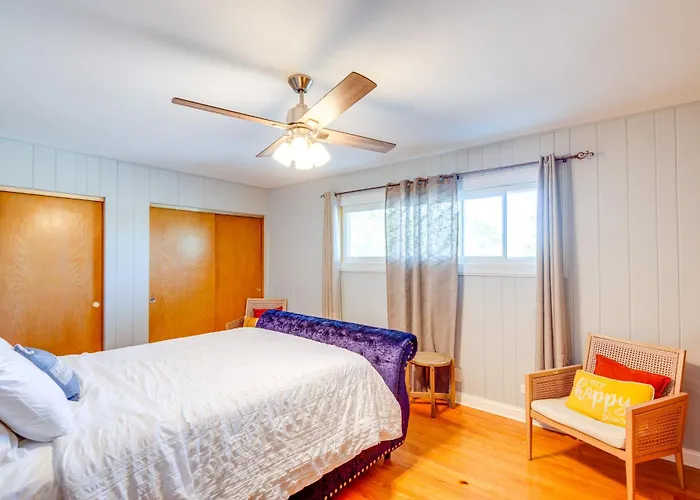 Apartment Walk To Train & Bus: Updated